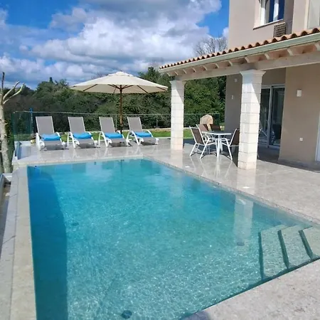 Andrionas Private Pool & Total Privacy Kokkínion