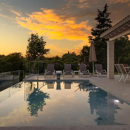 Andrionas Private Pool & Total Privacy Kokkínion